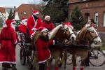 Umzug der Weihnachtsmänner am 24. Dezember 2013 in Horstdorf